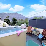 Marina's * Perivolos (Santorini)