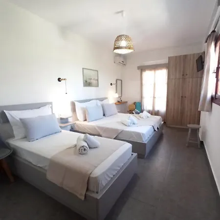 Marina's * Perivolos (Santorini)