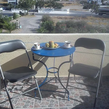 Marina's * Perivolos (Santorini)